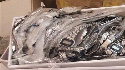 ضبط أكبر مصنع إلكترونيات يقلد الساعات العالمية (صور)