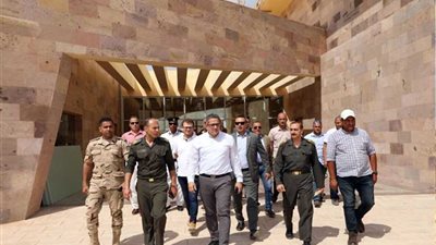 وزير الآثار يتفقد منطقة الأهرامات