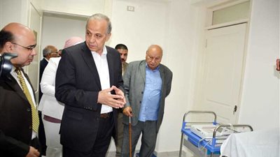 محافظ القليوبية يتفقد مركز القلب بقليوب (صور)