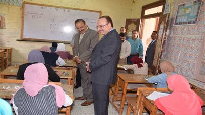 محافظ بني سويف يتابع سير امتحانات الشهادة الإعدادية