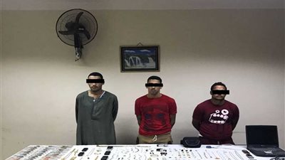 القبض على عصابة سرقة الشقق وبحوزتهم مجوهرات
