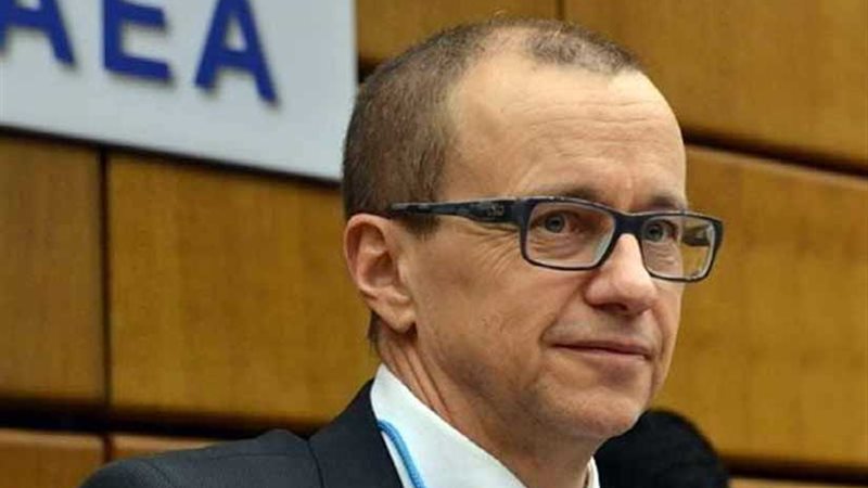 استقالة مفاجئة من