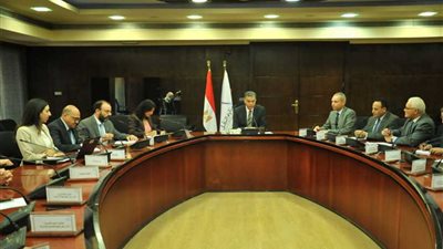 وزير النقل يلتقي وفد البنك الدولي لبحث التعاون في مجالات السكك الحديد