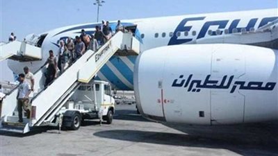 مصر للطيران تعرض برامج دينية وأفلامًا وثائقية على طائراتها في رمضان