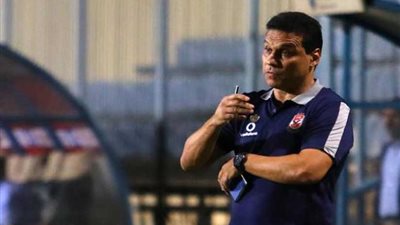 البدري ينهي محاضرته الأخيرة للاعبي الأهلي قبل مواجهة كمبالا