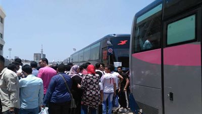 حافلات الزمالك تتجه إلى برج العرب.. صور