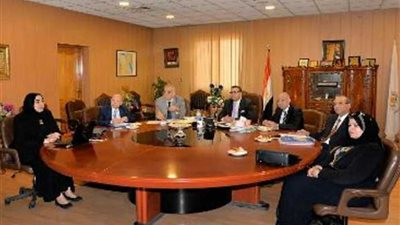 لجنة اختيار العمداء بجامعة المنصورة تستقبل مرشحي كلية التربية‎