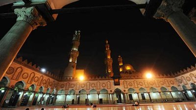 الأزهر يهنئ الشعب المصري والأمتين العربية والإسلامية بحلول شهر رمضان