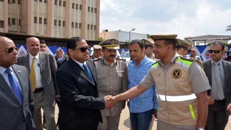 صقر وحسونة  يضعان