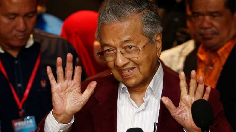 مهاتير محمد: سأظل