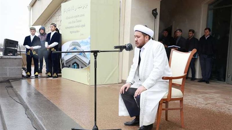 مسجد يوفر الكهرباء