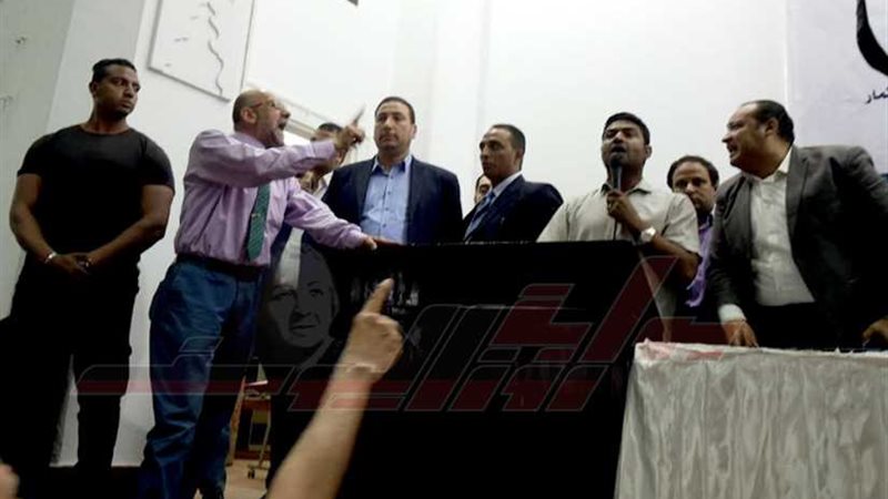 طرد نقيب الصيادلة