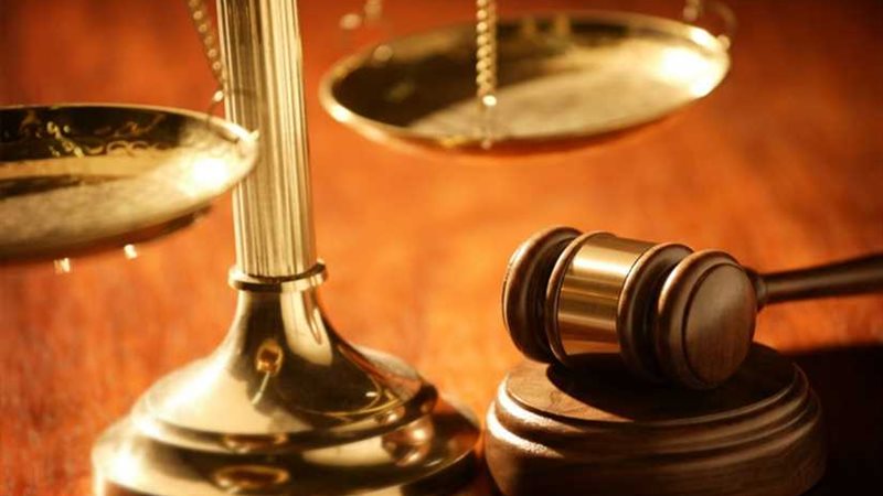 إخلاء سبيل 10 متهمين