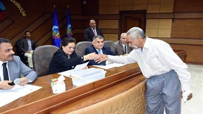 محافظ البحيرة تشهد قرعة تسليم 38 وحدة سكنية بمركز بدر