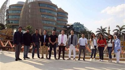 ١٢ إعلاميًا يجتمعون في إعلان مستشفى ٥٧٣٥٧