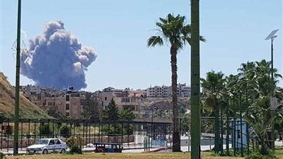 سلسلة انفجارات تهز محيط مطار حماة العسكري وسط سوريا