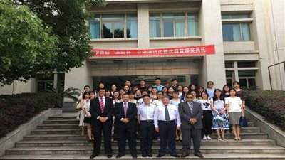 القاضي يتفقد جامعة وسط الصين بمدينة ووهان