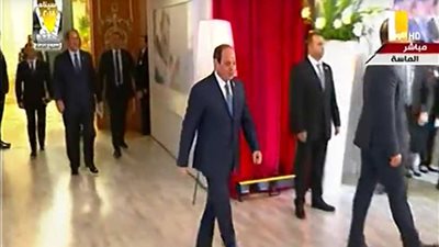 السيسي يشهد أولي جلسات 