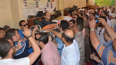 محافظ الغربية يتقدم جنازة الشهيد الماحي بقرية الجعفرية