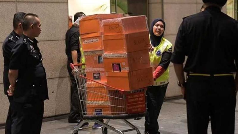 72 حقيبة أموال ومجوهرات