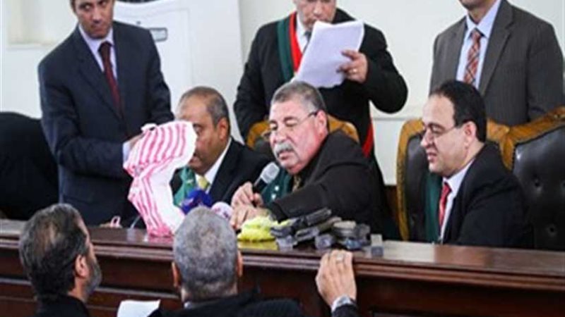 محاكمة المتهمين بفض