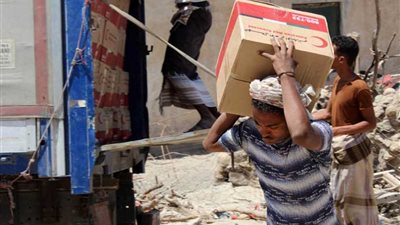 الحكومة اليمنية: عمليات نهب منظمة حوثية للمساعدات الإنسانية