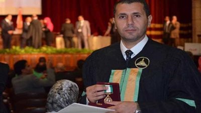 الرئيس السيسي يمنح محمد بربر بعلوم طنطا نوط الامتياز من الطبقة الأولى