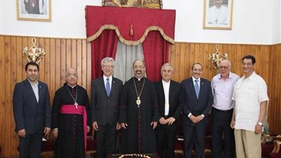 بطريرك الكاثوليك يستقبل سفير الفاتيكان بالقاهرة ووفد (كاريتاس)