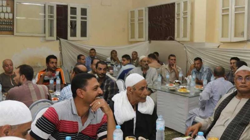 محافظ كفر الشيخ يتناول