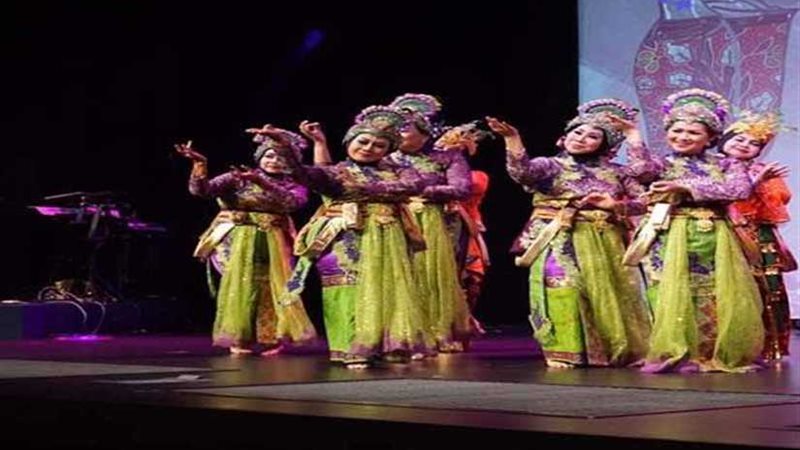 إندونيسيا تبدأ أولى