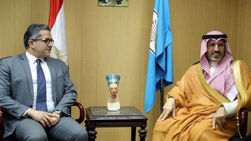 وزير الآثار يلتقي