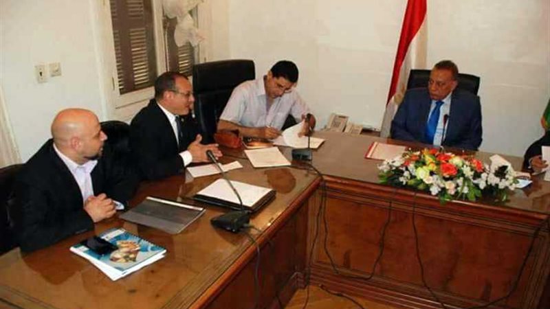 توقيع عقد إنشاء مخازن