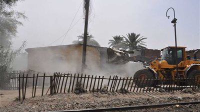 إزالة عشش السكة الحديد وتعويض أصحابها بالبدرشين.. صور