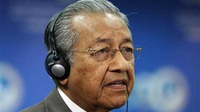 مهاتير محمد : ماليزيا تعاني من دمار مالي وديون ضخمة