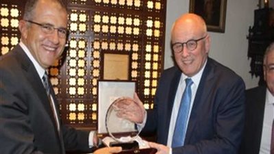 زعيم الأغلبية الألماني يؤكد تعزيز التعاون مع مصر