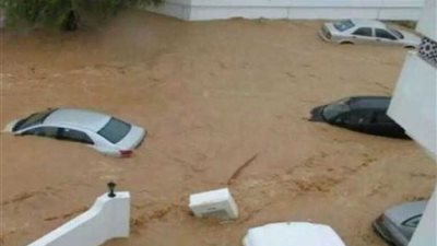 الدفاع المدني العماني: مصرع شخصين وفقدان ثلاثة بسبب إعصار ميكونو