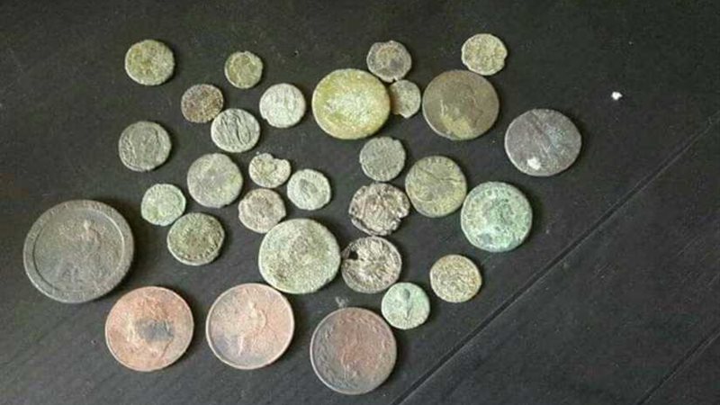 إحباط تهريب 30 عملة