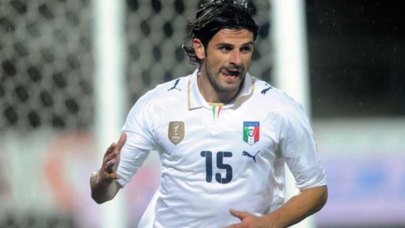 لاعب سابق بمنتخب