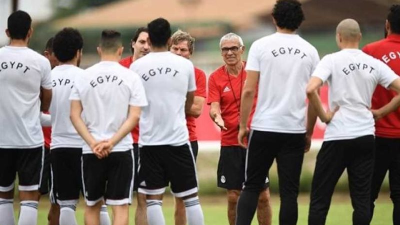 كوبر يجتمع باللاعبين