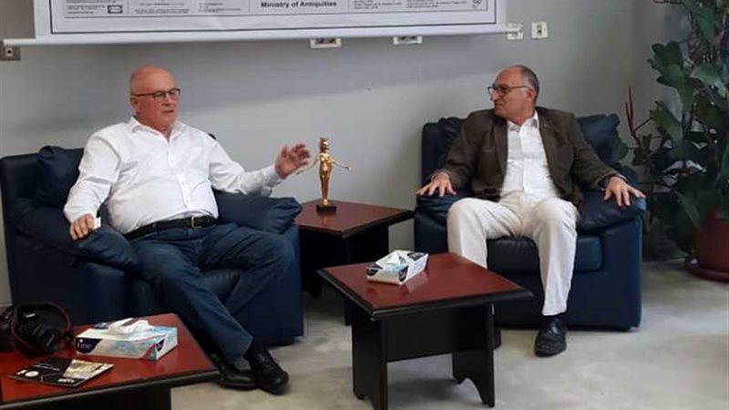 العضو البارز بـالديمقراطي