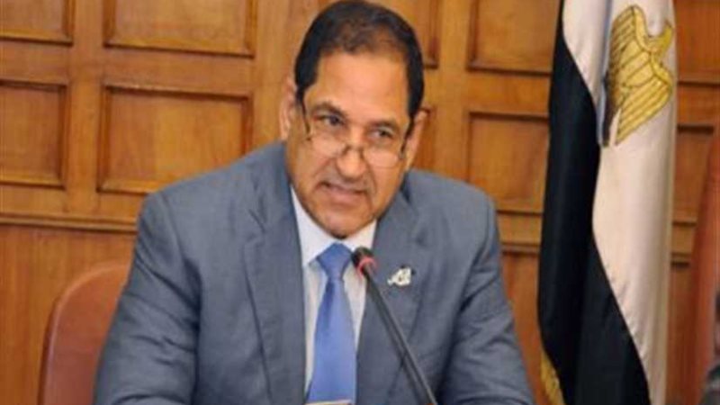 صقر يخصص قطعة أرض