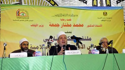 ملتقى الفكر الإسلامي: الجيش يخوض حربا شرسة ضد جنود الظلام