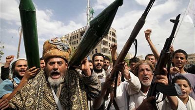 الحوثيون ينهبون المقرات الحكومية في الحديدة باليمن مع اقتراب تحريرها