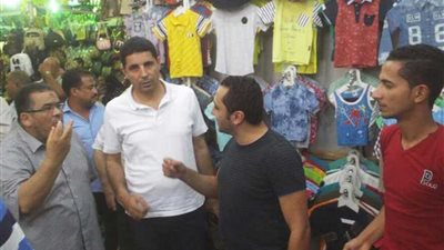 رئيس مركز الواحات البحرية يفتتح معرض الملابس والسلع التموينية