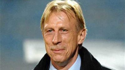 مدرب منتخب رومانيا السابق يدخل دائرة اهتمامات مسئولي الأهلي