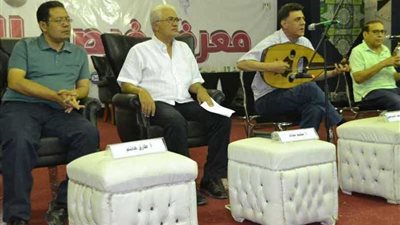 هيثم الحاج علي يكرم الشاعر الراحل محمد حسني توفيق بمعرض فيصل للكتاب