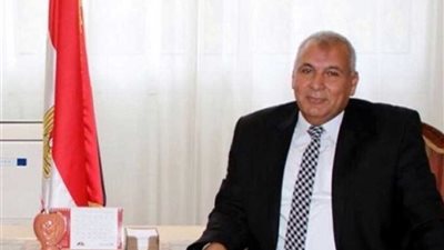 محافظ الوادي الجديد يقرر تخصيص 50 فدانا كوقف للأيتام بمركز الداخلة