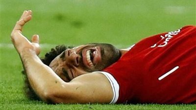 الجهاز الطبي لليفربول: اصابة صلاح بمفصل الكتف وإجراء أشعة اليوم لتحديد مدة العلاج