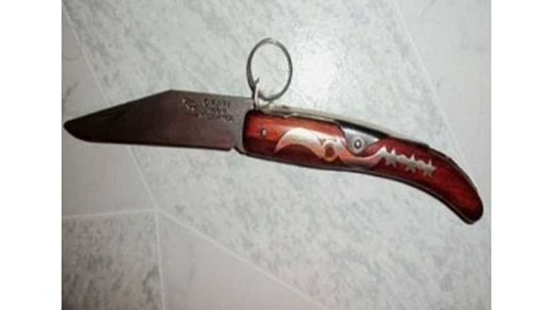 سائق يطعن زميله بـمطواة