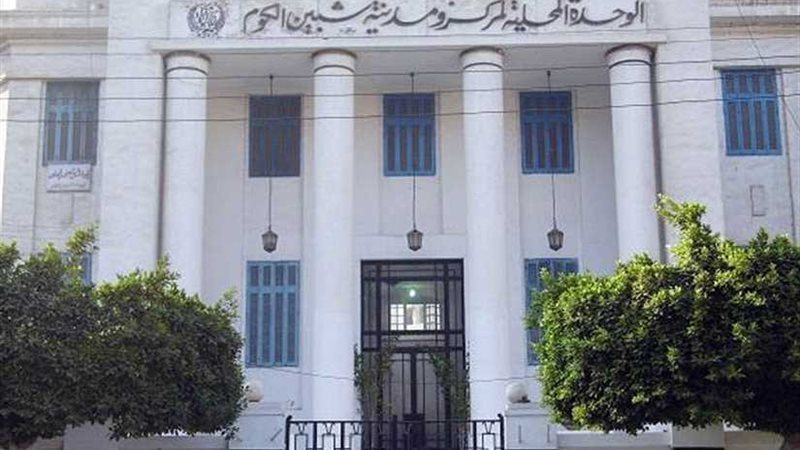 التحقيق مع 8 موظفين